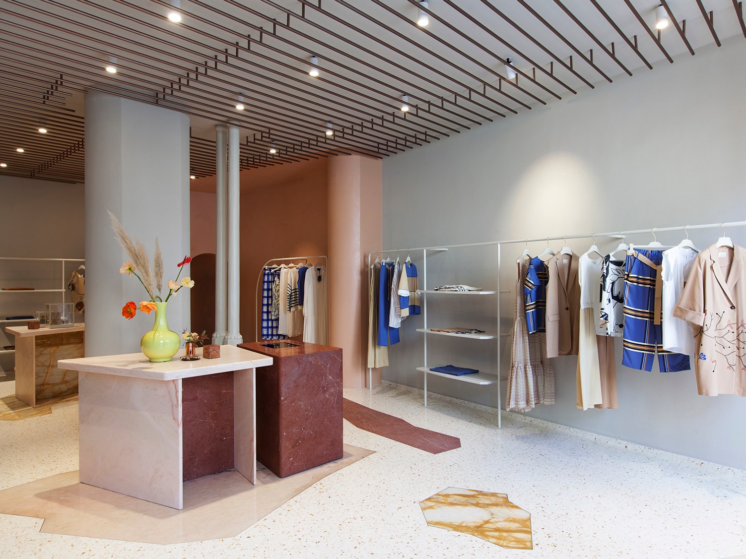 米兰Alysi女装精品店，一个精致且超级女性化的空间